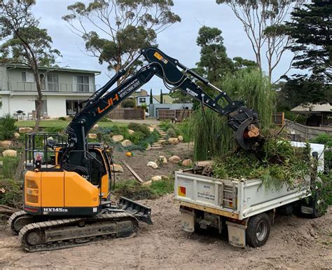 mornington excavators for hire